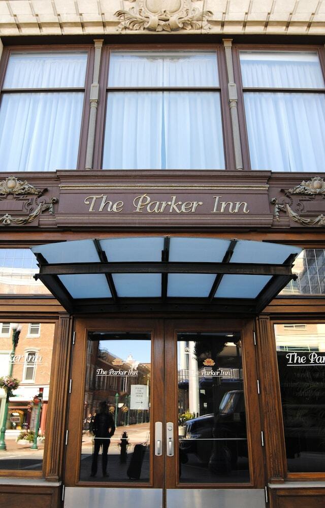 Hotel The Parker Inn & Suites