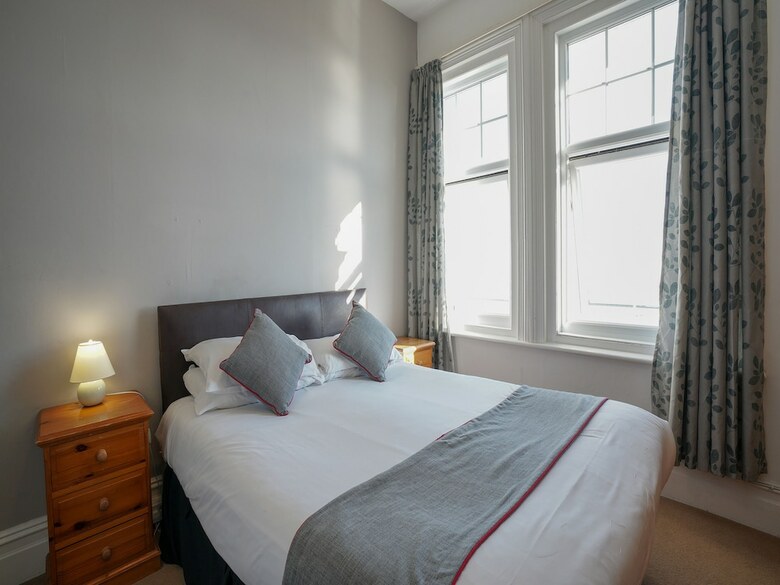 Oyo Shanklin Beach Hotel