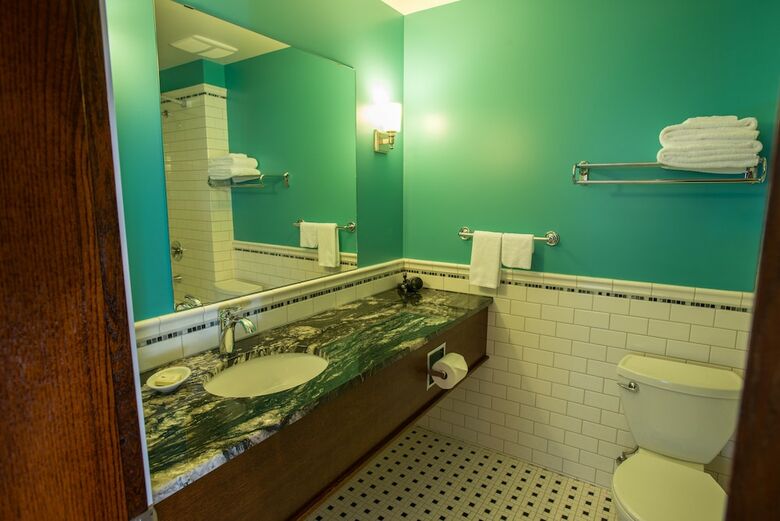 Hume Hotel & Spa
