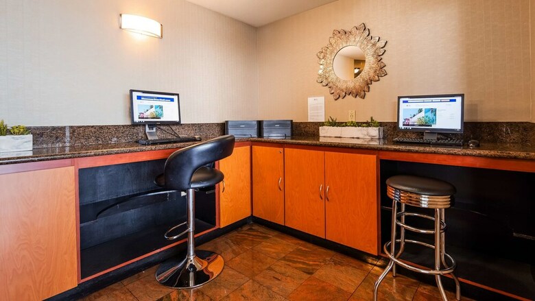 Best Western Plus Suites Hotel