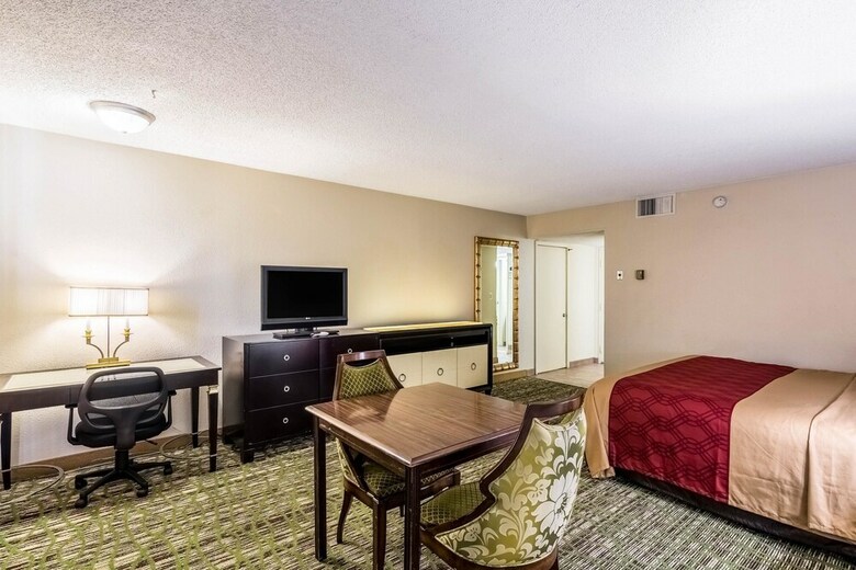 Hotel Rodeway Inn & Suites
