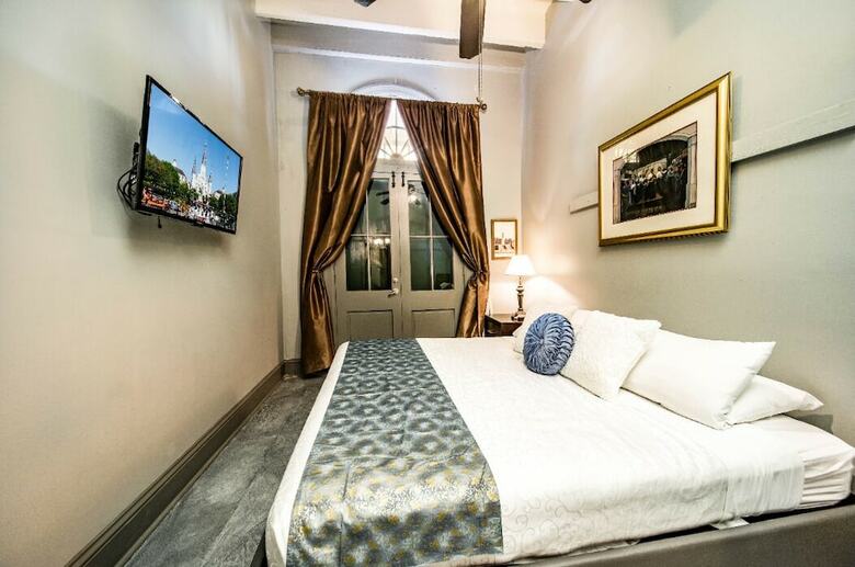 The Saint Philip Hotel