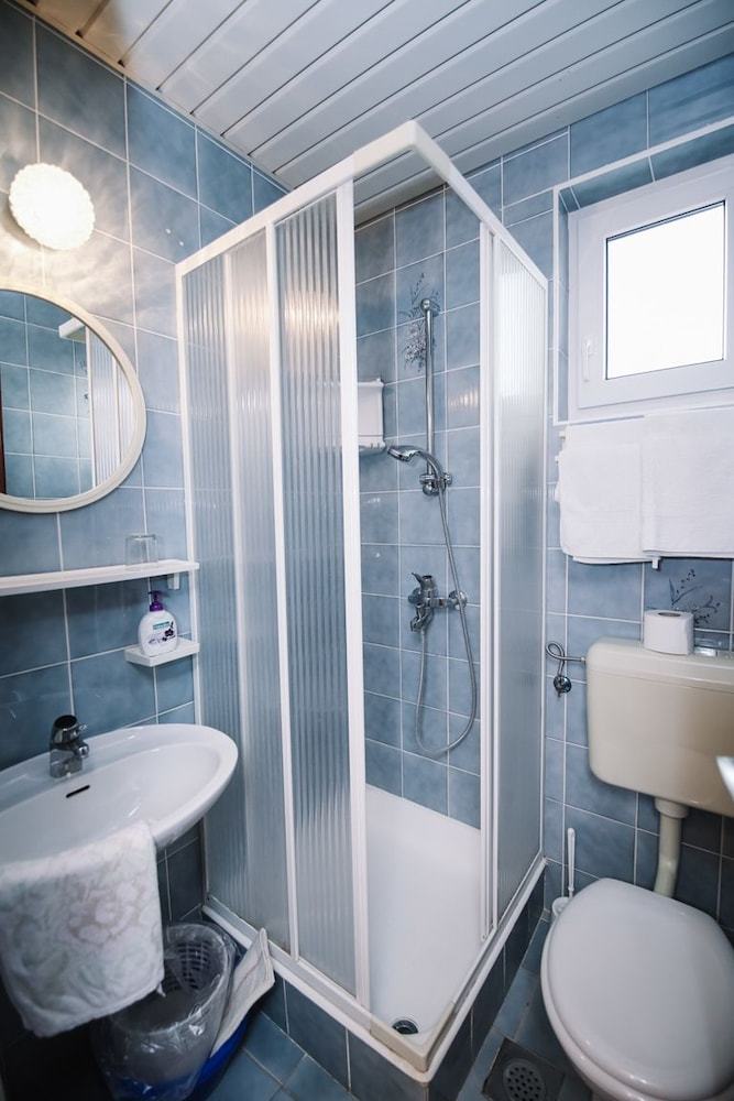 Hostal Apartments & Rooms Peranic