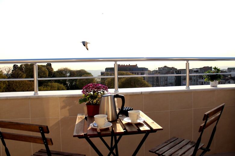 Bed & Breakfast Pera Main Hotel