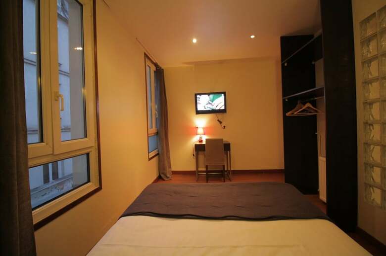 Modern's Hotel