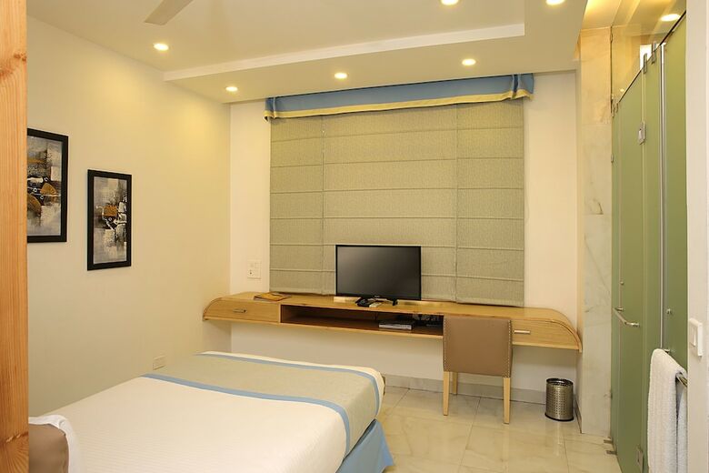 Hotel Ahuja Residency Gurgaon