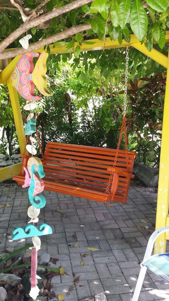 Hotel Eldemire's Tropical Island Inn
