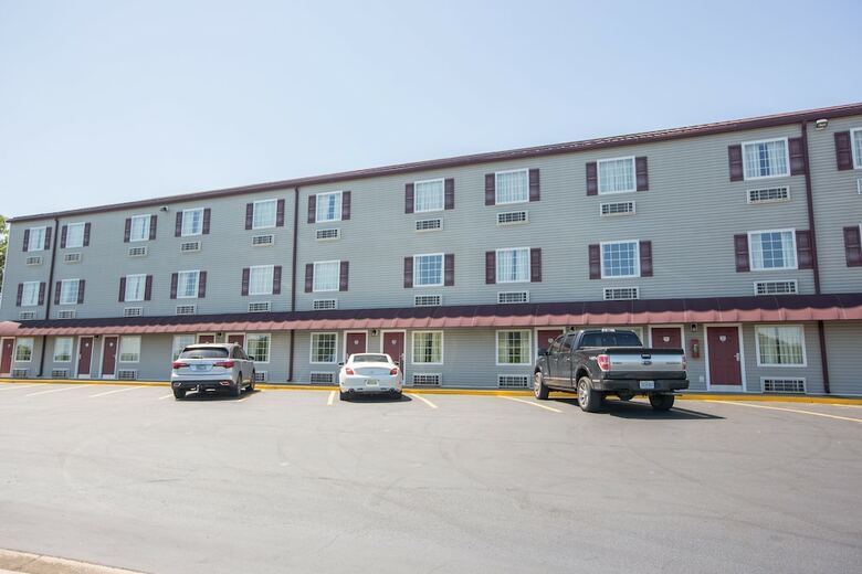 Hotel Rosebud Inn