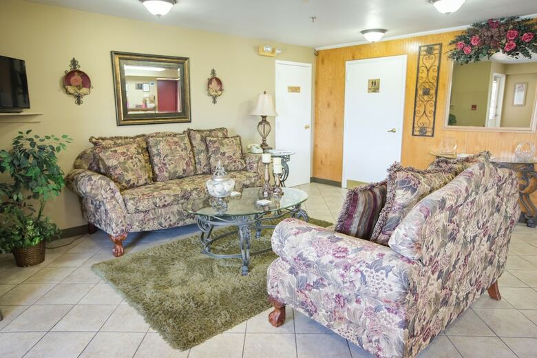 Hotel Rosebud Inn