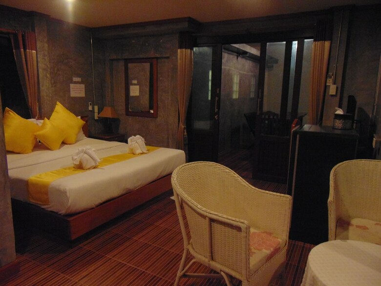 Hostal Phatchara Boutique Hotel - Hostel