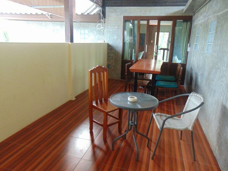 Hostal Phatchara Boutique Hotel - Hostel