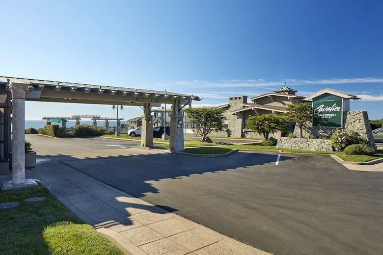 Hotel Cavalier Oceanfront Resort
