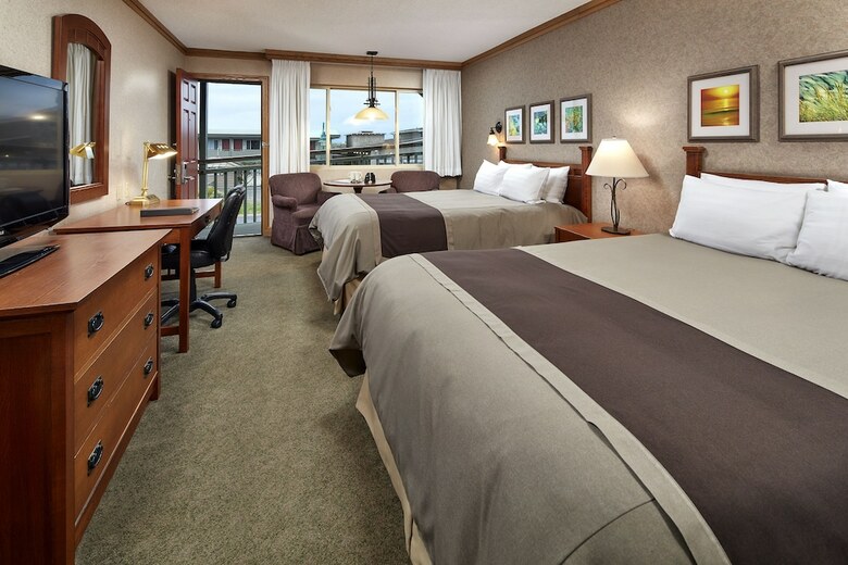 Hotel Cavalier Oceanfront Resort