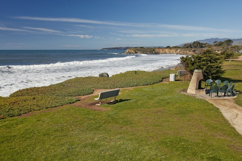Hotel Cavalier Oceanfront Resort
