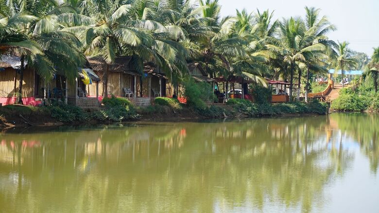 Hotel Om Lake Resort