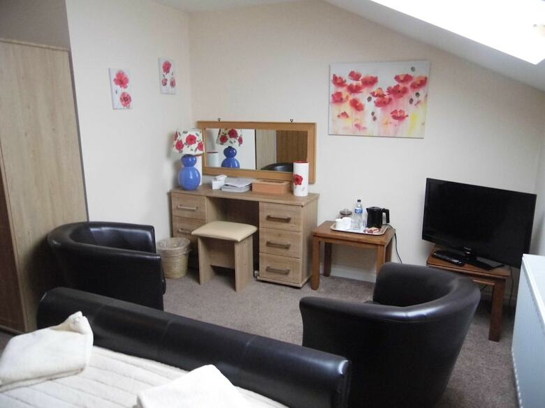 Bed & Breakfast Clerk Laithe Lodge