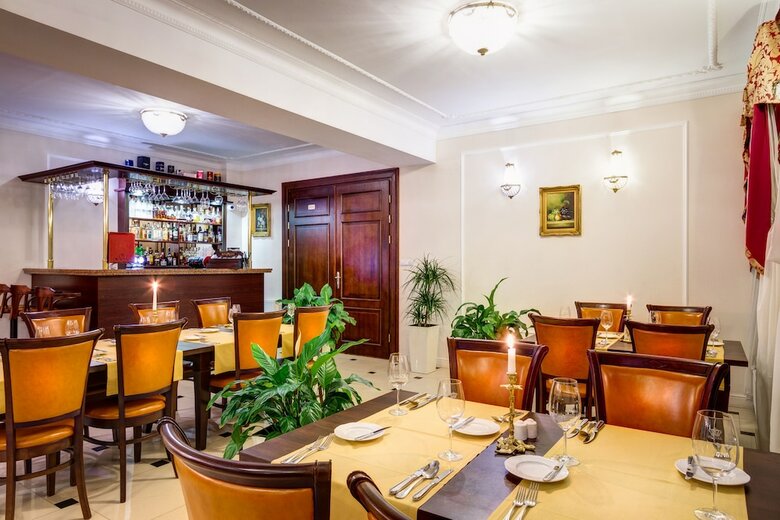 Royal Hotel