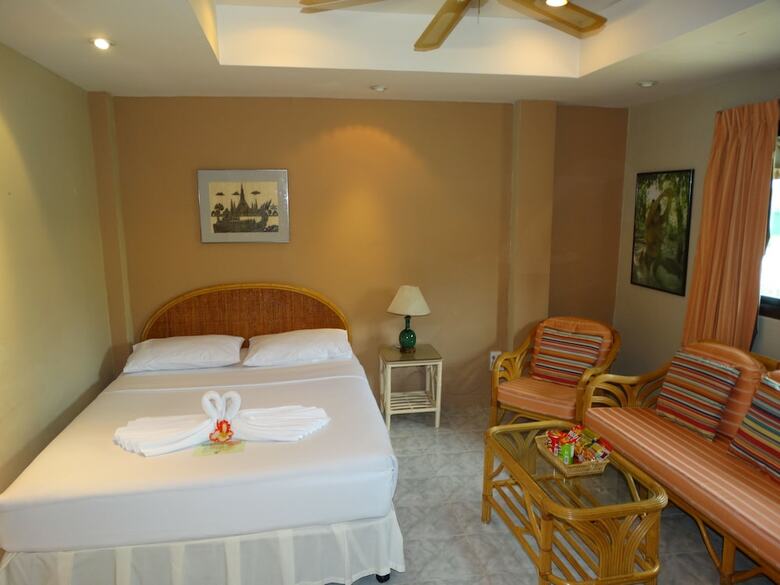 Summer Breeze Hotel