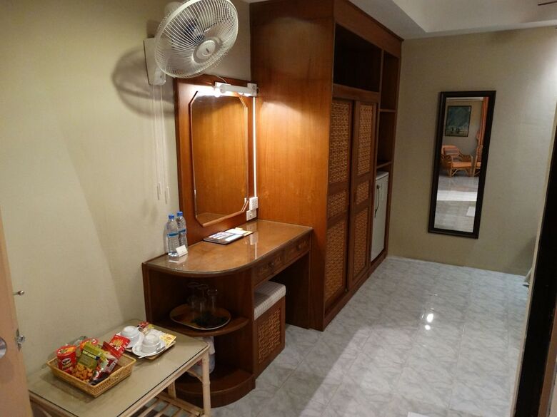 Summer Breeze Hotel
