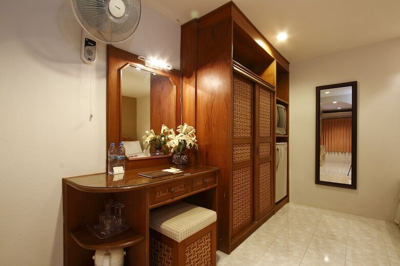Summer Breeze Hotel
