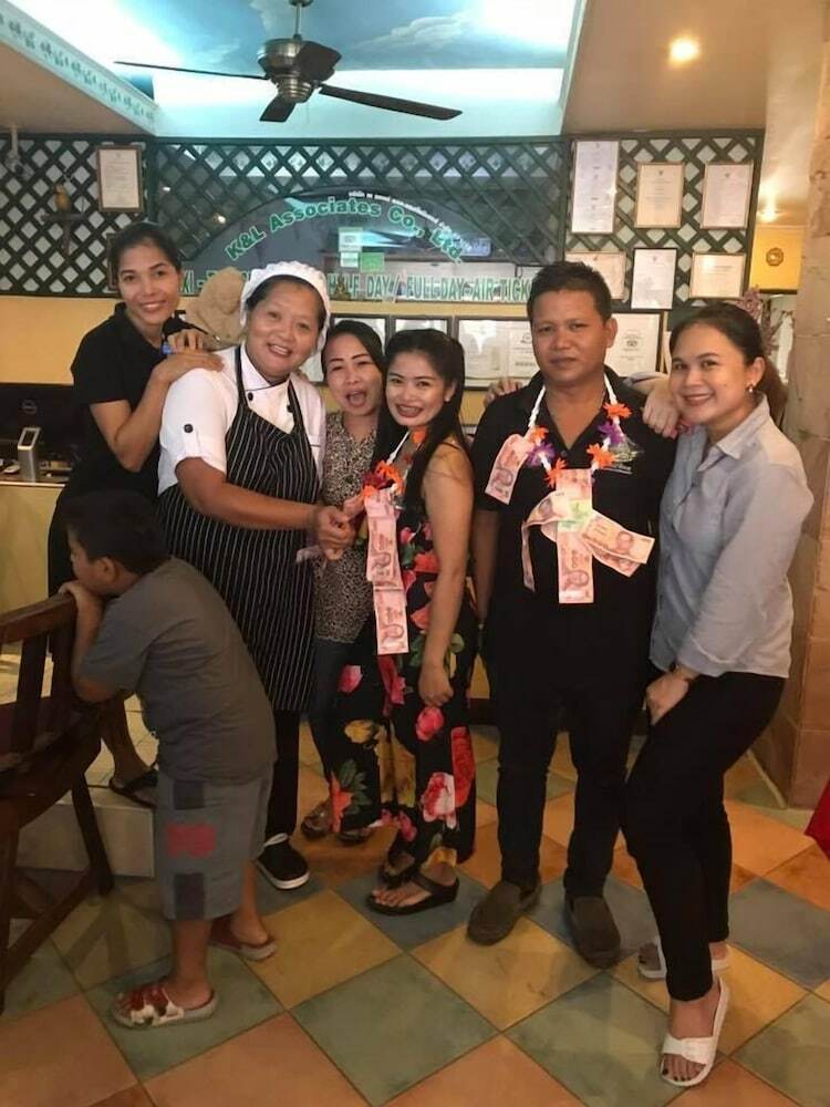 Summer Breeze Hotel