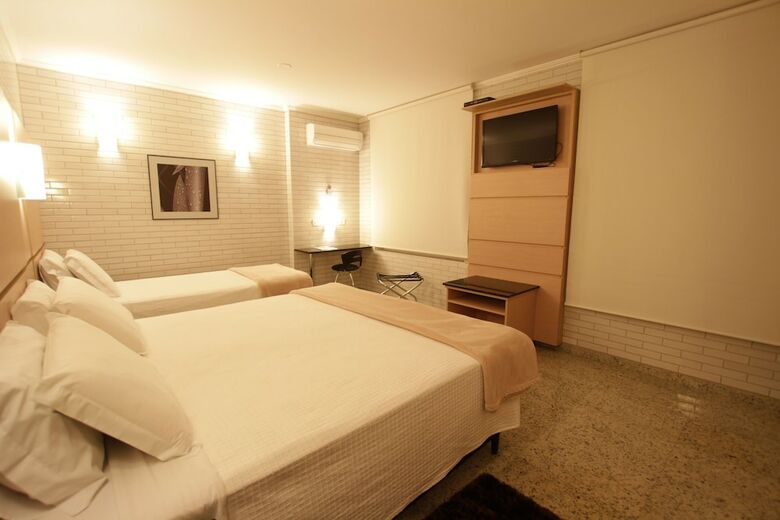 Hotel Confiance Centro C�vico