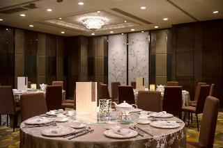 Royal Plaza Hotel