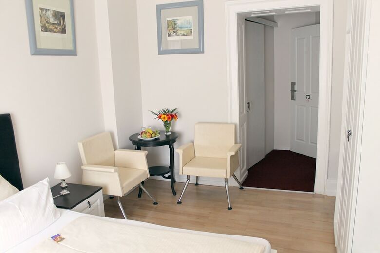 Hotel Am Schloss Biebrich