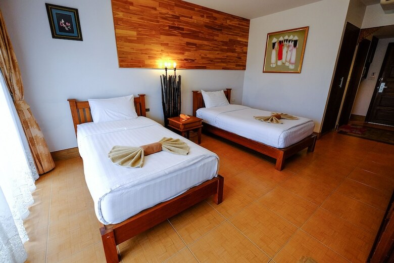 Hotel Harmony Inn