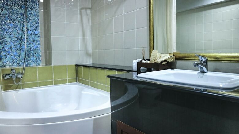 Aiyaree Place Hotel