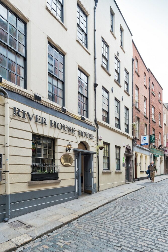 Riverhouse Hotel