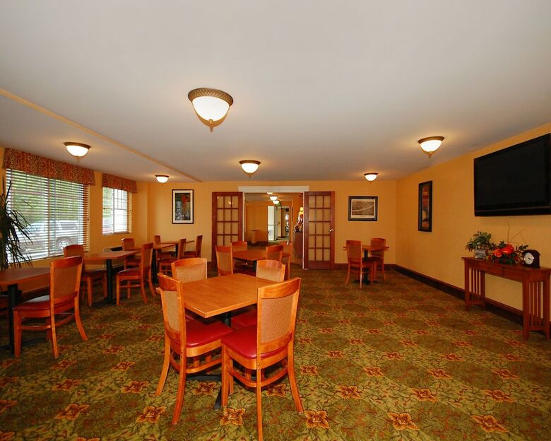 Quality Inn & Suites Evergreen Hotel