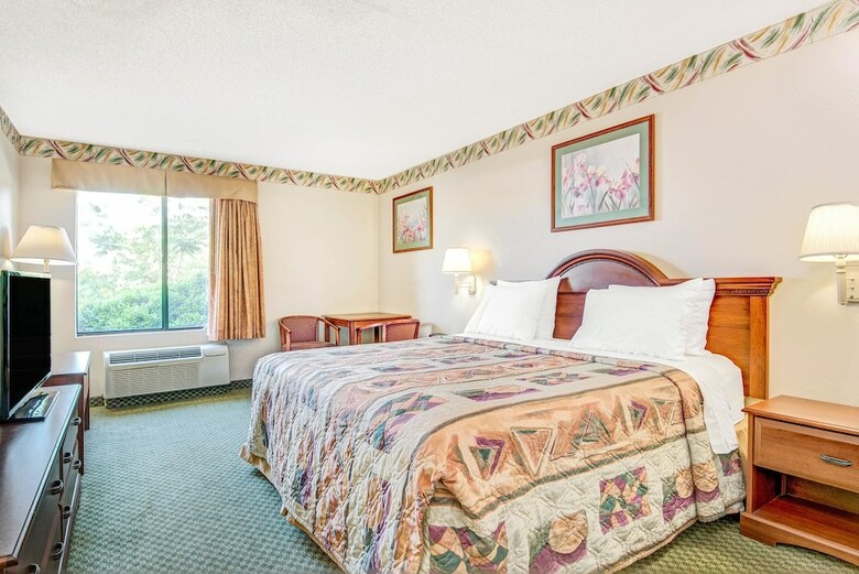 Hotel Days Inn By Wyndham Louisburg