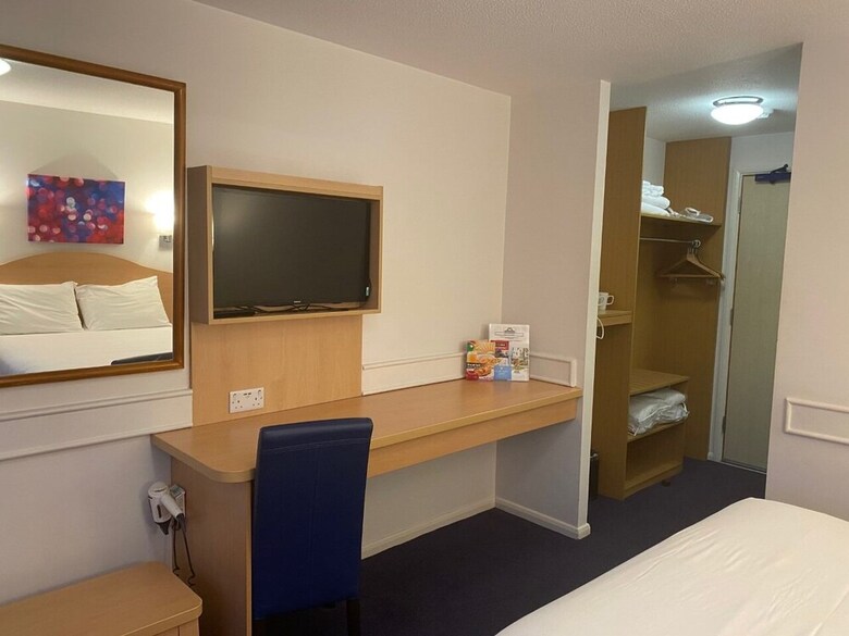 Hotel Days Inn By Wyndham Michaelwood M5