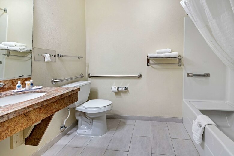 Hotel Comfort Inn East
