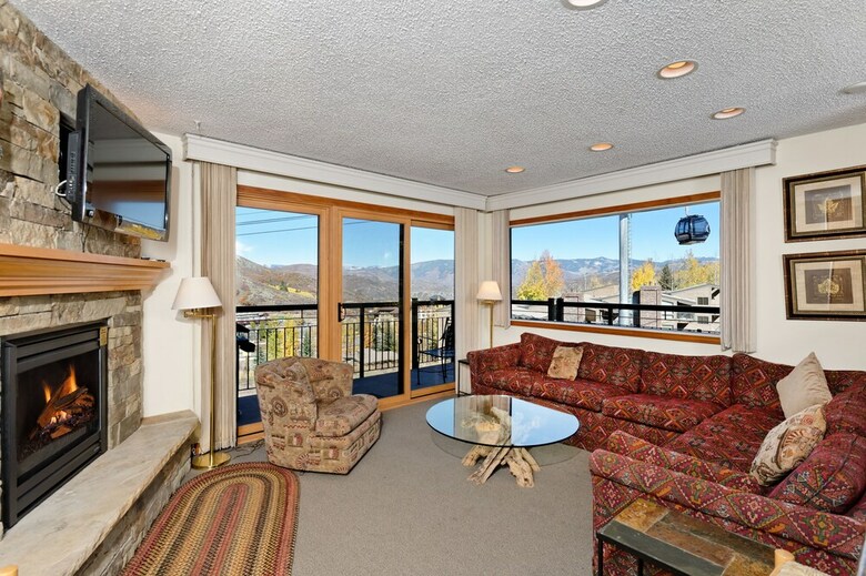 The Crestwood Condominiums