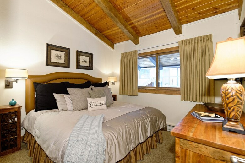 The Crestwood Condominiums