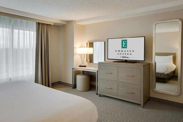 Hotel Embassy Suites Cleveland Rockside