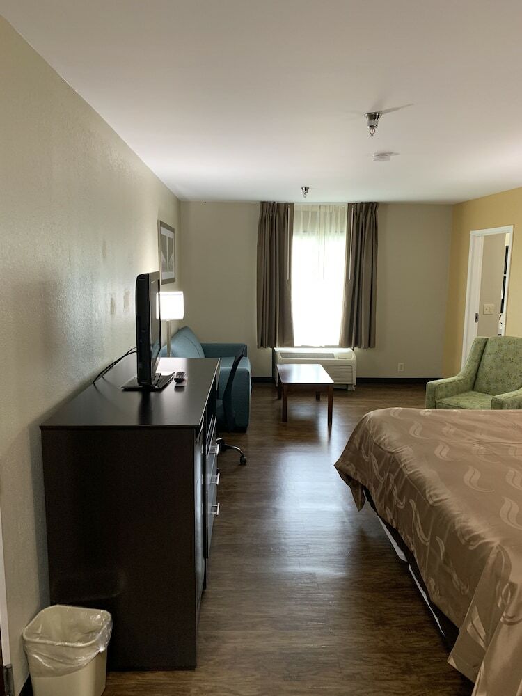 Hotel Quality Inn & Suites