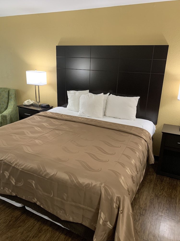 Hotel Quality Inn & Suites