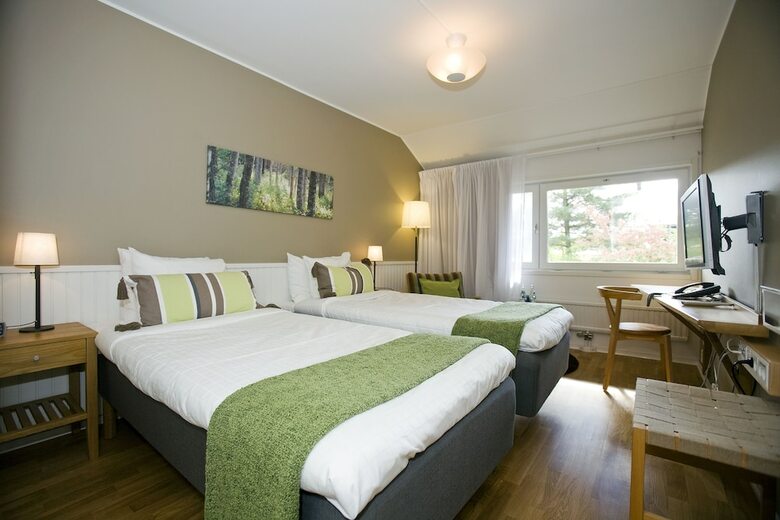 Hotel Djur�n�set