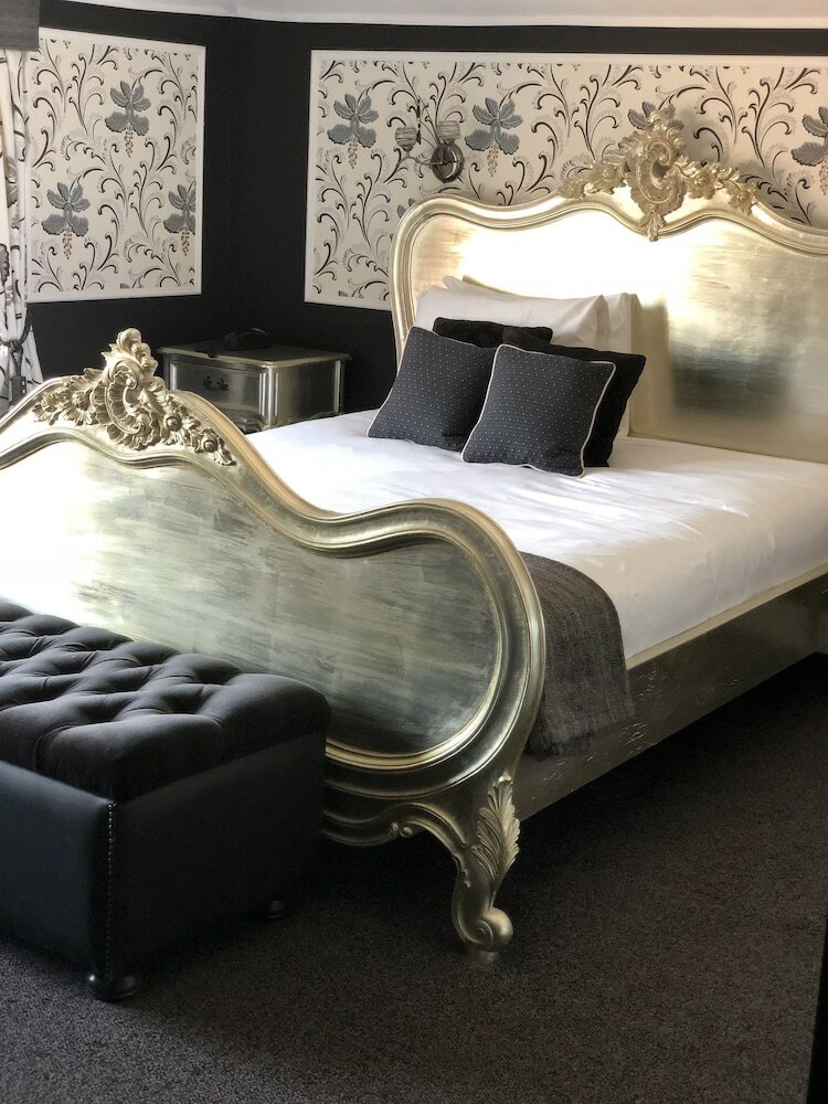 The Falcon Hotel