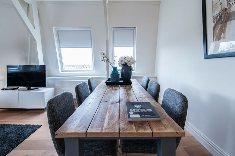 Short Stay Group Tropen Serviced Apartments