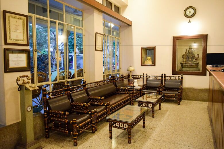 Hotel Arya Niwas