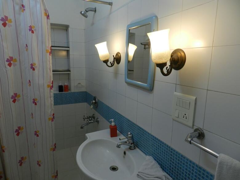 Hotel Arya Niwas