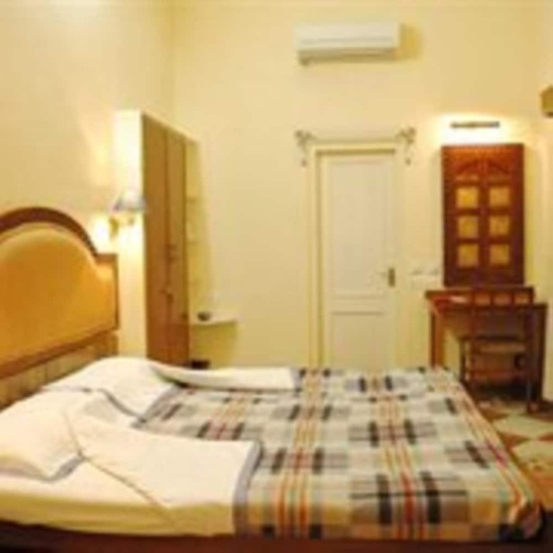 Hotel Arya Niwas