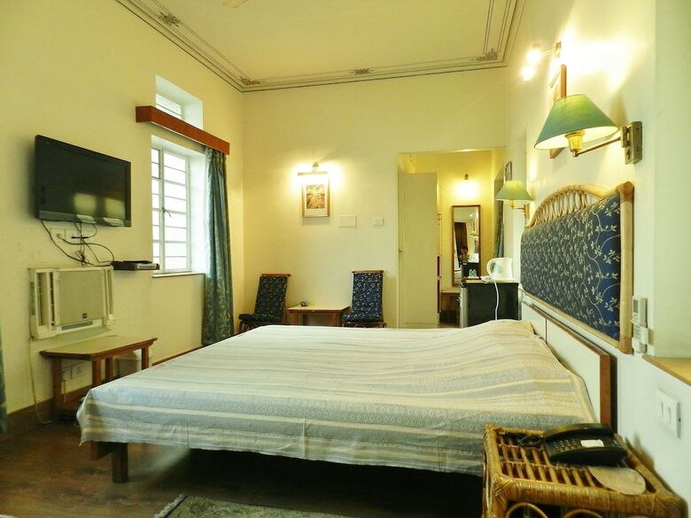 Hotel Arya Niwas