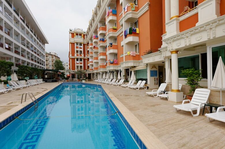 Hotel Antique Roman Palace