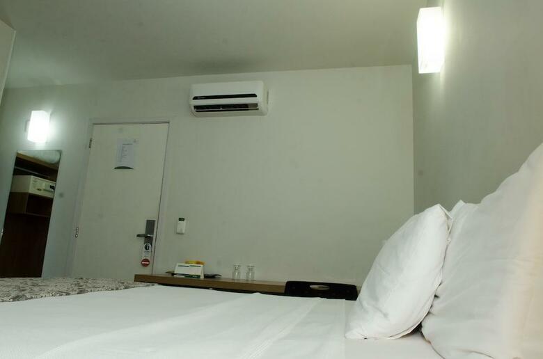 Hotel �mpar Su�tes Expominas