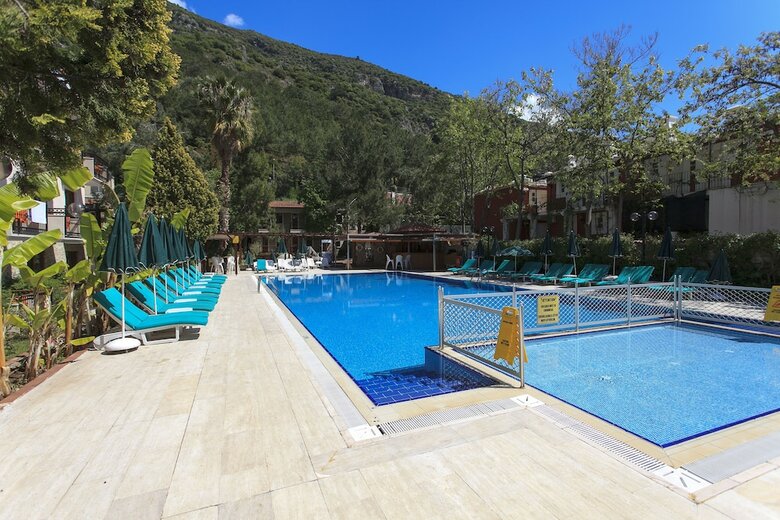 Perdikia Beach Hotel